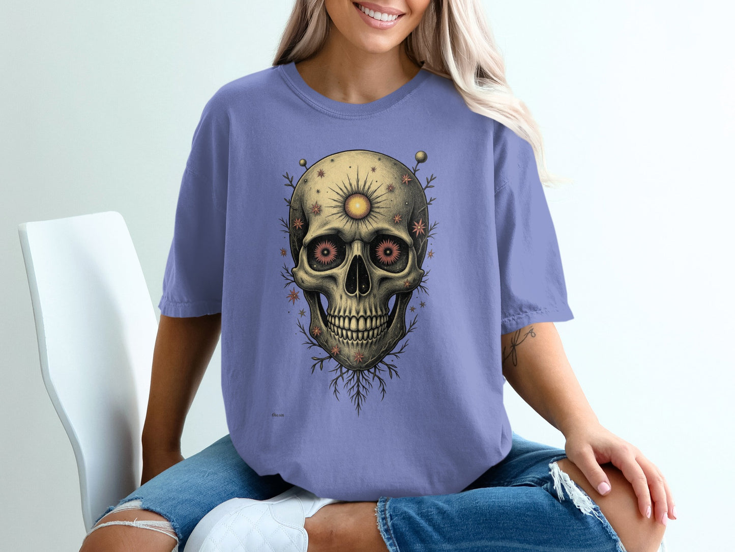 Skull Artwork Graphic Tee Perfect for Halloween product