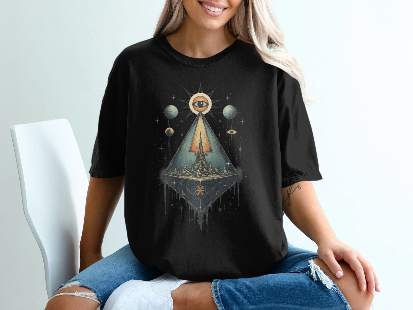 Illuminati Pyramid Design Symbolic Graphic Image T-Shirt - IconVexa
