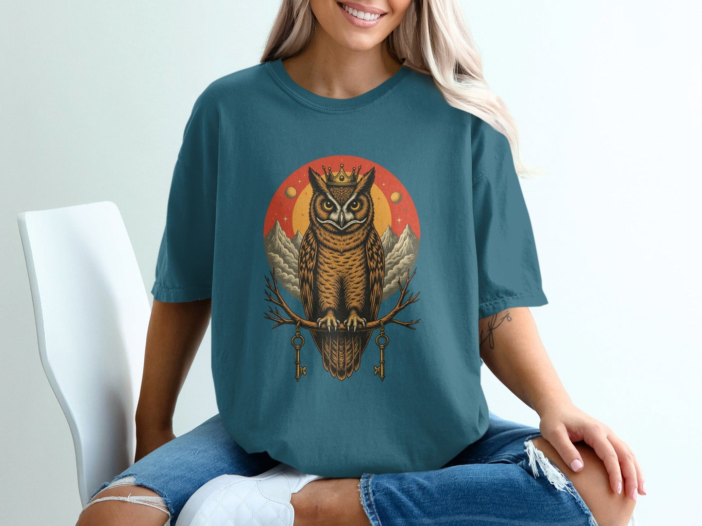 Owl with Crown And Keys Design Graphic Trendy T-Shirt - IconVexa