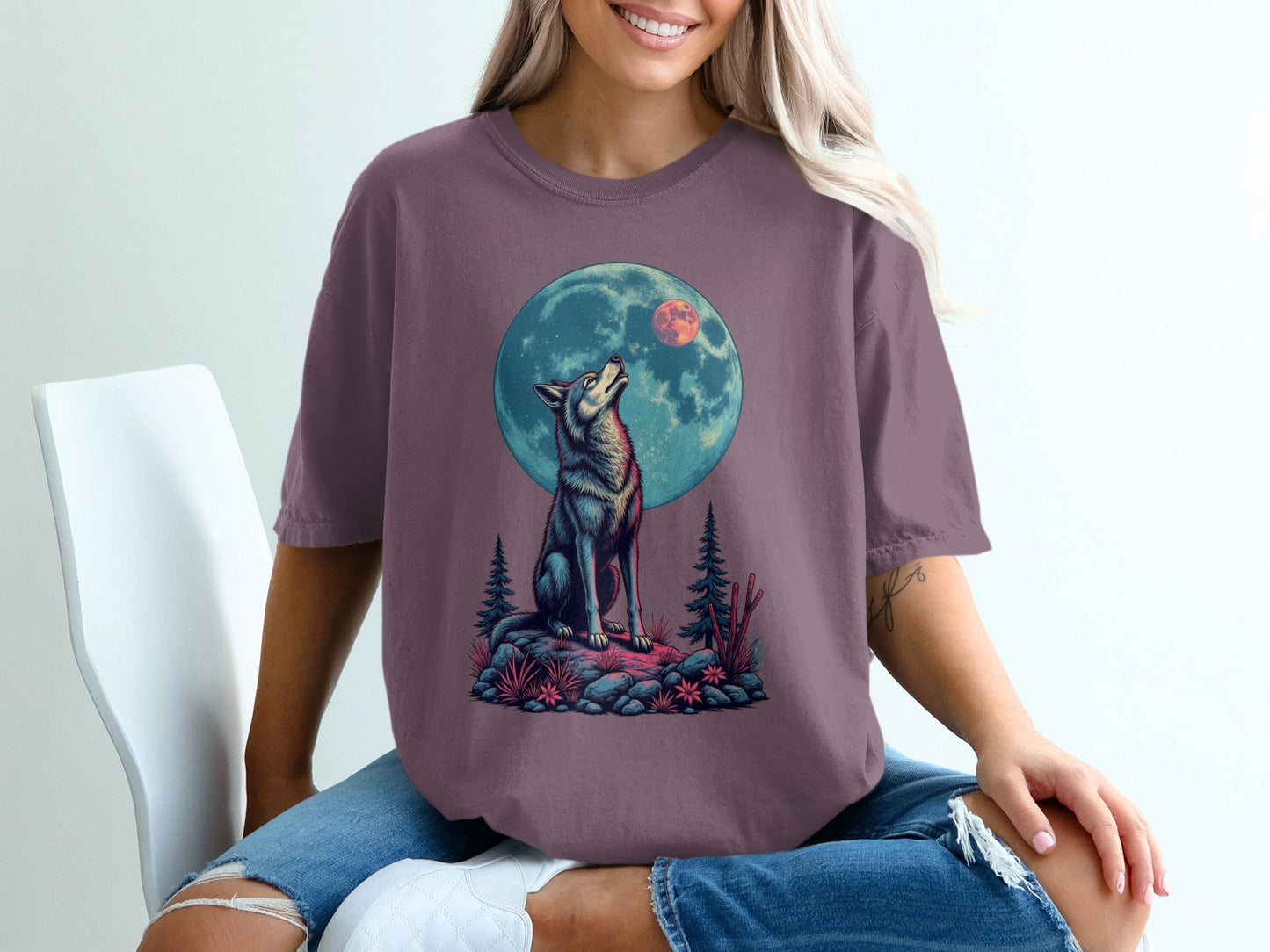Wolf Under Moonlight Graphic Design Short Sleeve T-Shirt - IconVexa