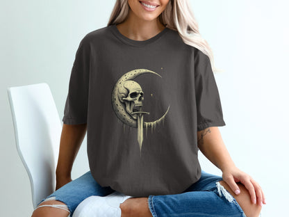 Edgy Skull Design Grey T-Shirt Perfect Gift Product