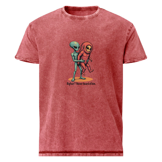 Alien Tee With Cryptid Buddy | UFO Tee Bigfoot Meme Graphic | Funny Scifi T-Shirt Gift - IconVexa