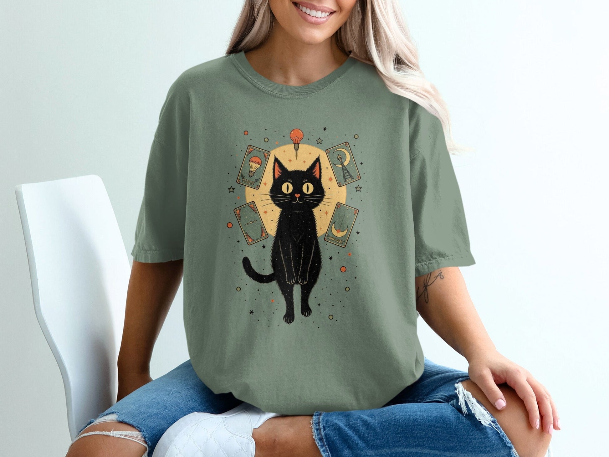 Fortune Teller Cat Tarot Cards Around It Illustration T-Shirt - IconVexa