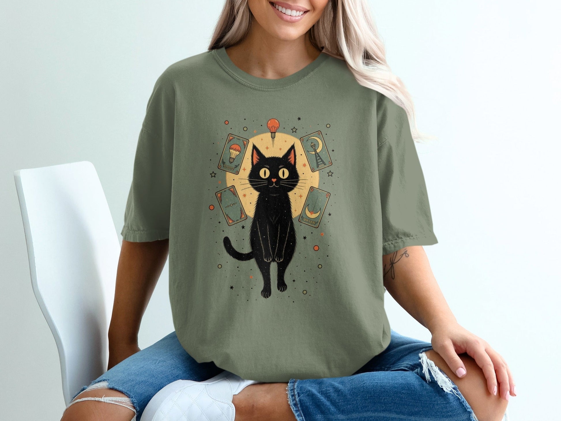 Fortune Teller Cat Tarot Cards Around It Illustration T-Shirt - IconVexa