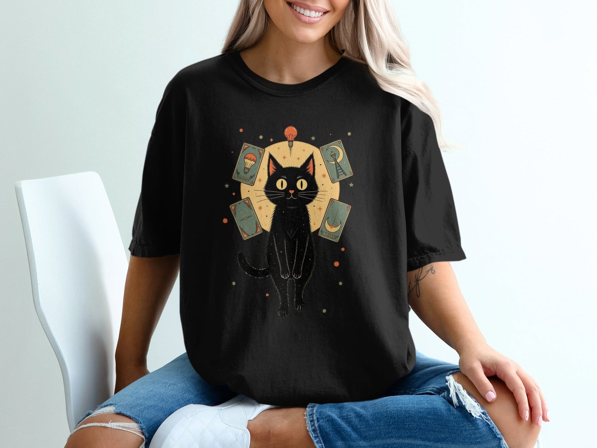 Fortune Teller Cat Tarot Cards Around It Illustration T-Shirt - IconVexa