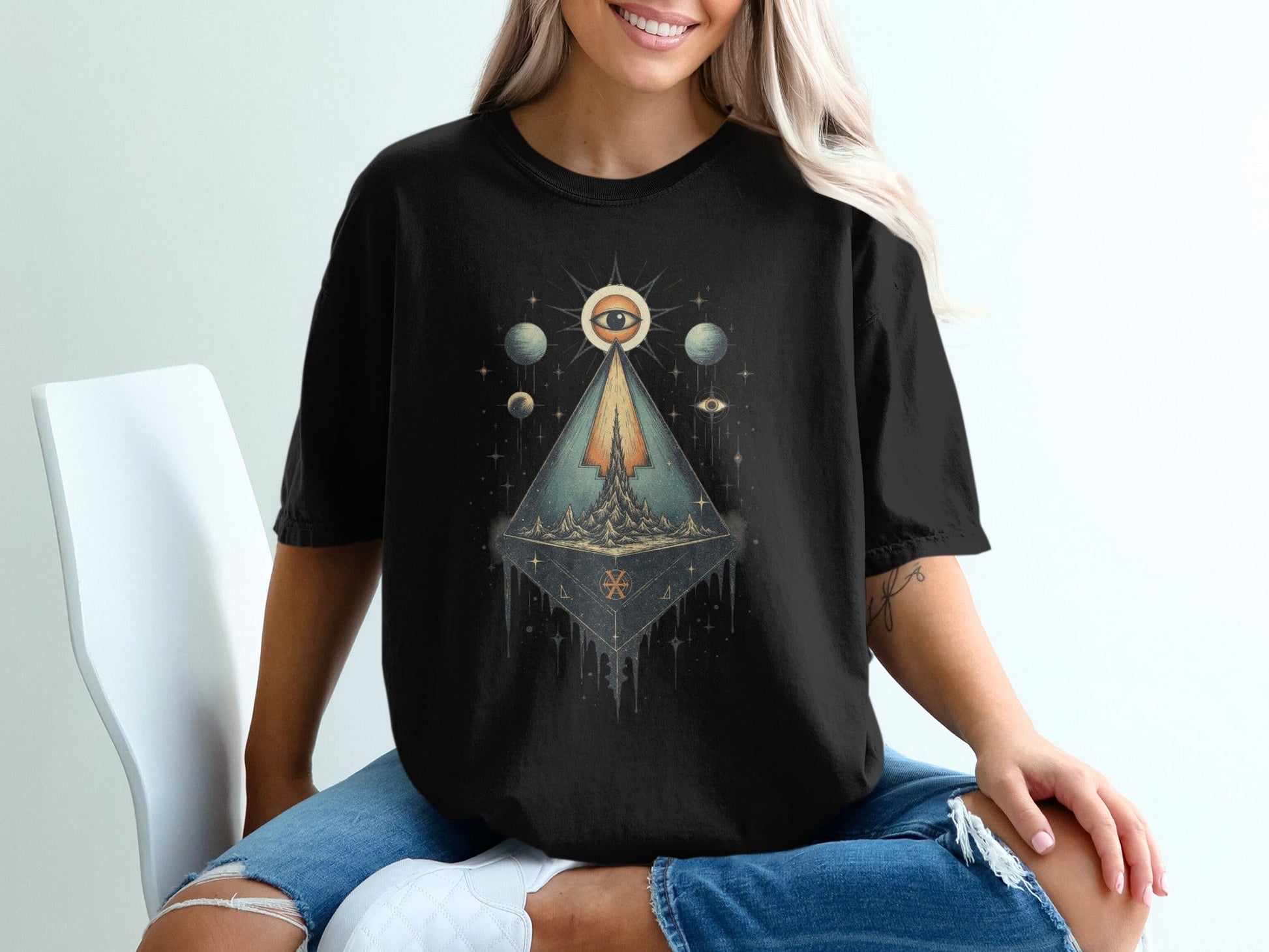 Illuminati Pyramid Design Symbolic Graphic Image T-Shirt - IconVexa