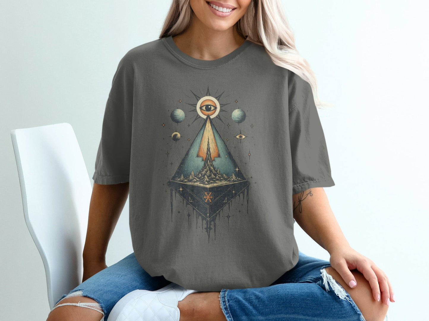 Illuminati Pyramid Design Symbolic Graphic Image T-Shirt - IconVexa
