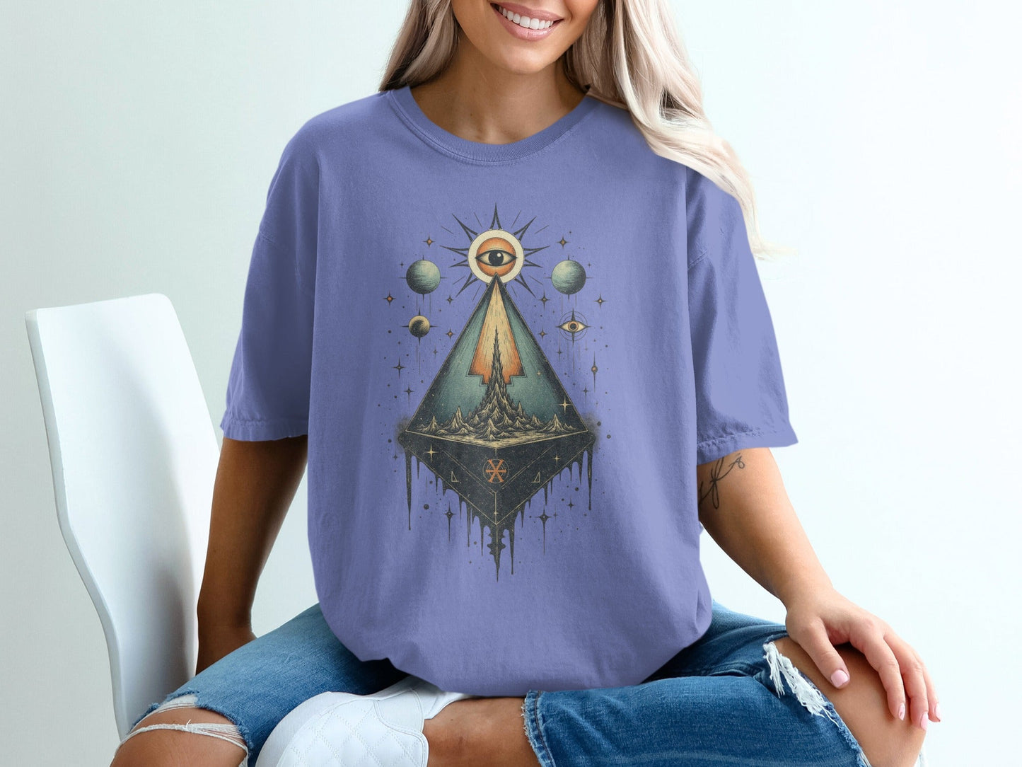 Illuminati Pyramid Design Symbolic Graphic Image T-Shirt - IconVexa