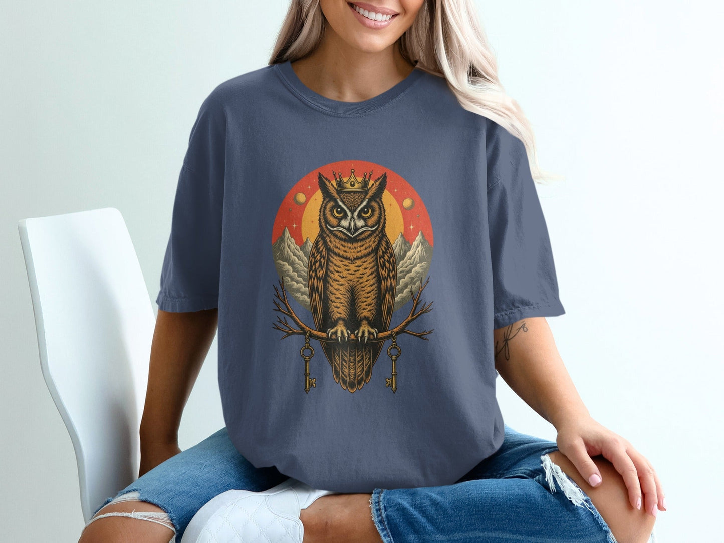 Owl with Crown And Keys Design Graphic Trendy T-Shirt - IconVexa