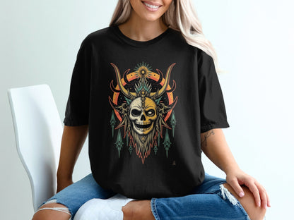 Skull With Horns Graphic Design Cool Artistic T-Shirt - IconVexa